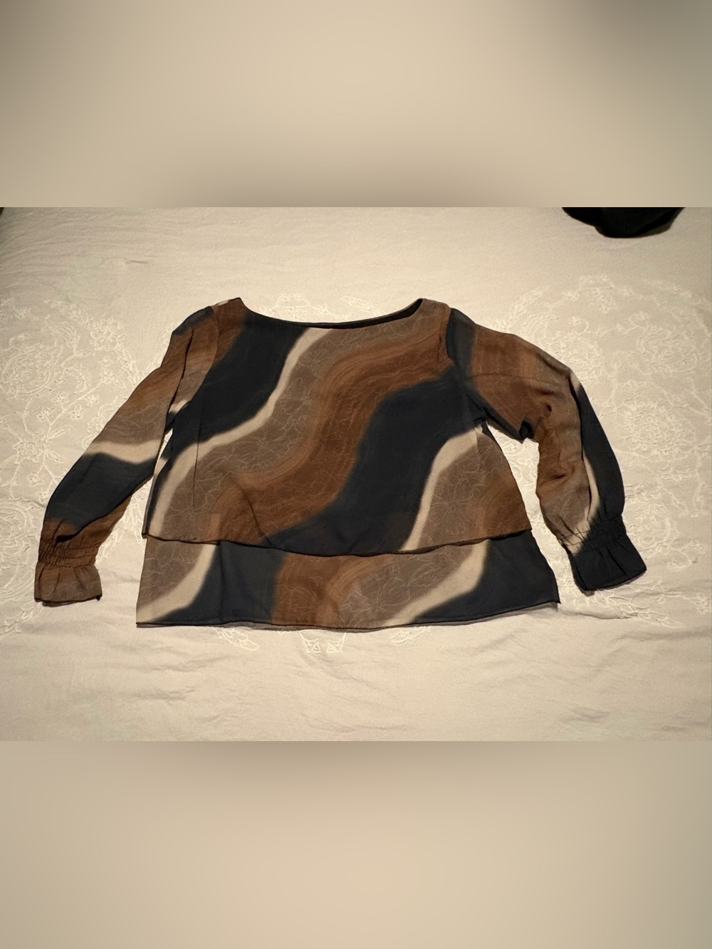 Layered Wave-Print Long Sleeve Blouse in Brown & Black